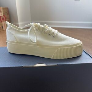 Everlane white canvas sneakers